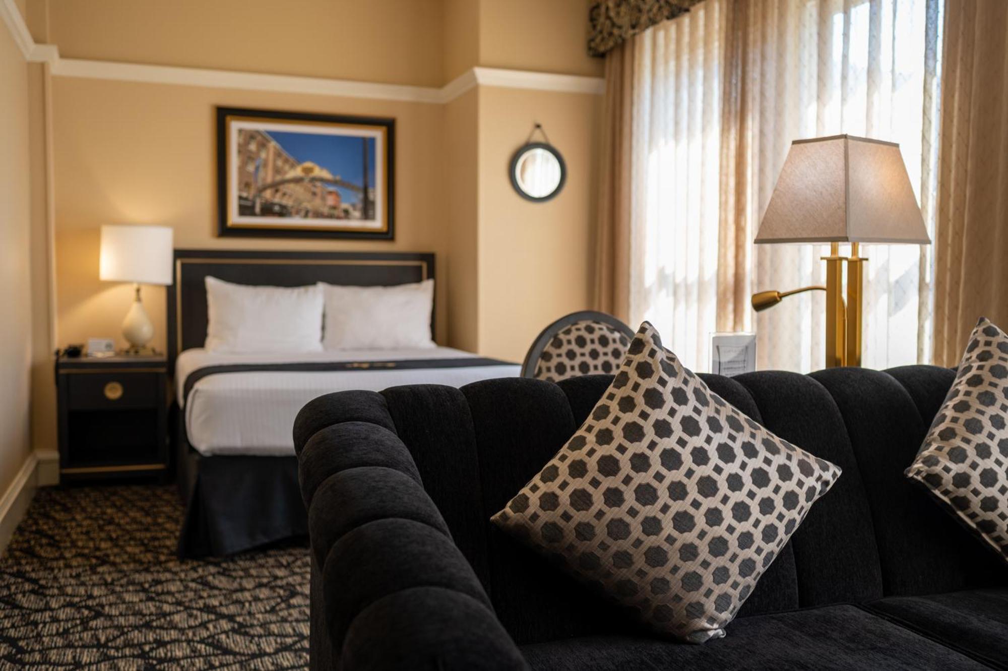 Gaslamp Plaza Suites Сан-Диего Экстерьер фото